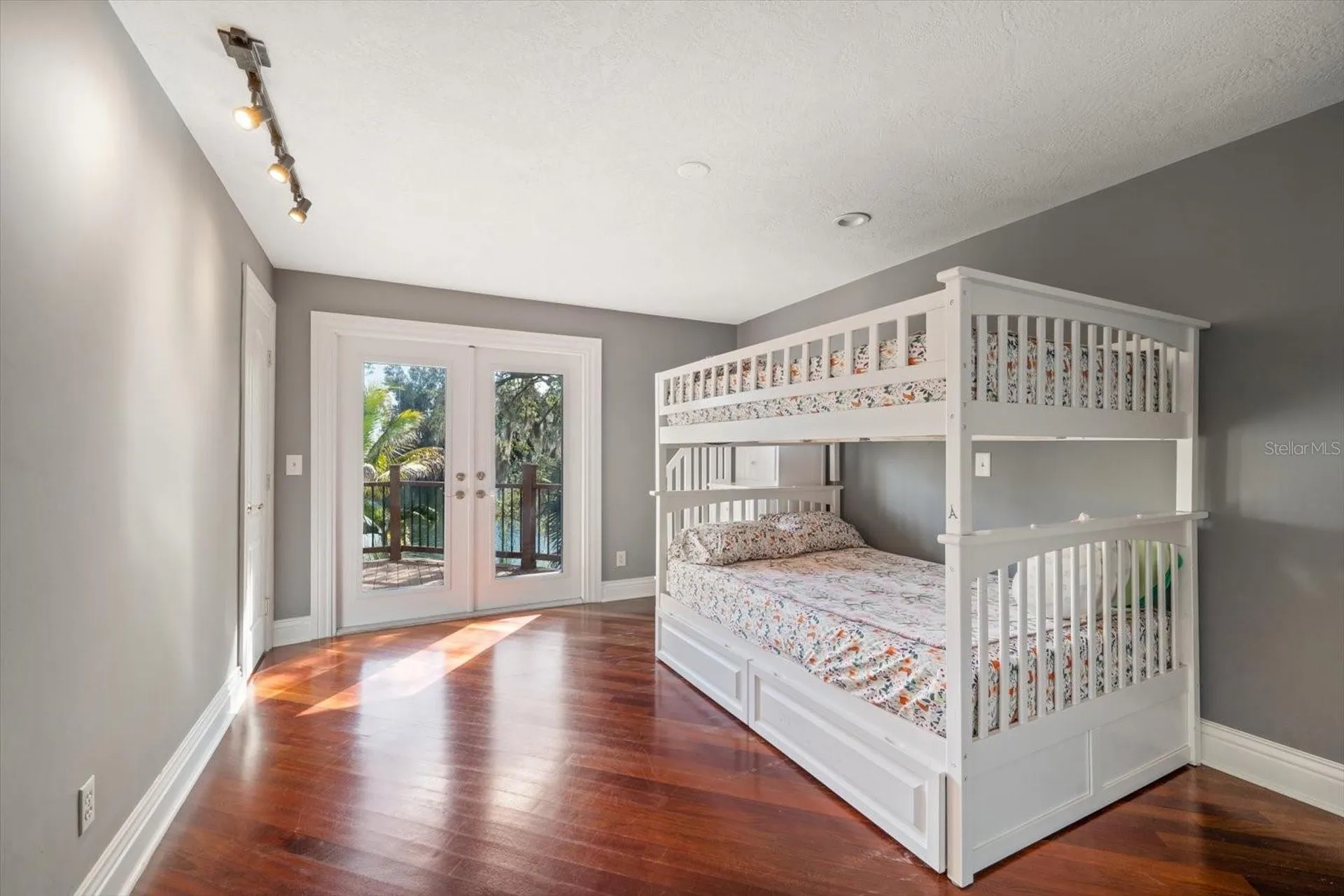2402 Pine Hammock Clearwater FL 33764
