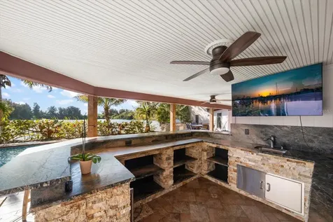 2402 Pine Hammock Clearwater FL 33764