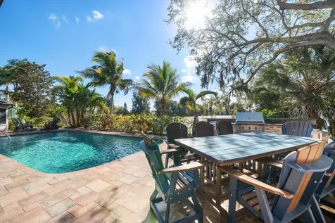 2402 Pine Hammock Clearwater FL 33764