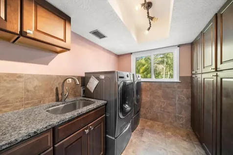 2402 Pine Hammock Clearwater FL 33764