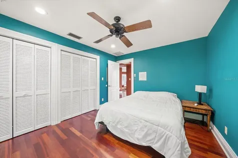 2402 Pine Hammock Clearwater FL 33764