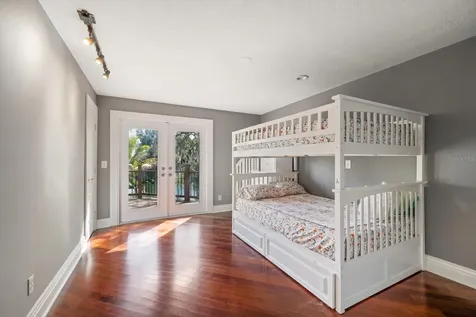 2402 Pine Hammock Clearwater FL 33764