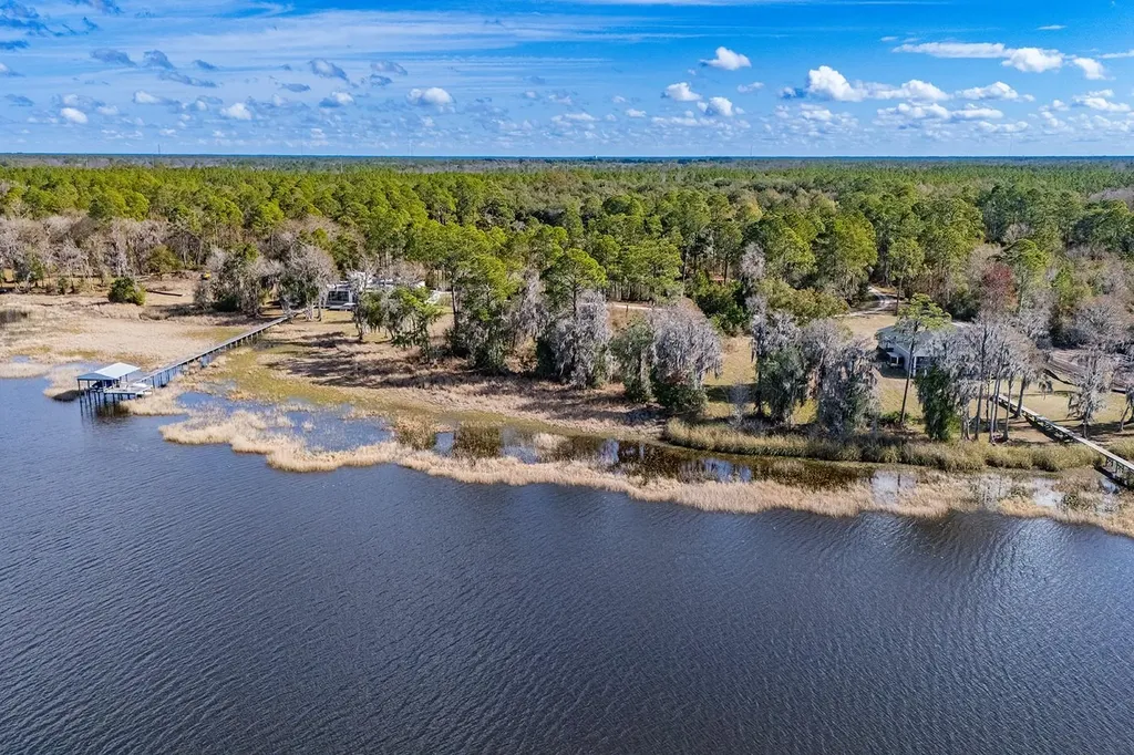 Lakeshore Drive Starke FL 32091