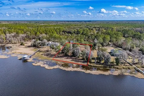 Lakeshore Drive Starke FL 32091