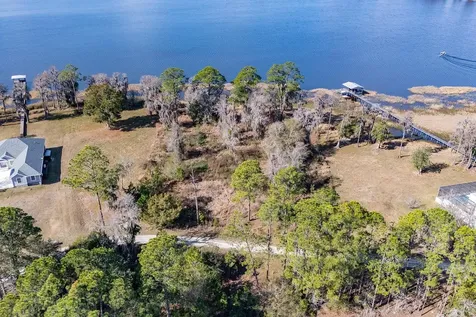 Lakeshore Drive Starke FL 32091