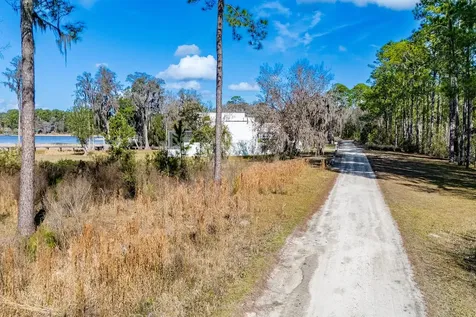 Lakeshore Drive Starke FL 32091
