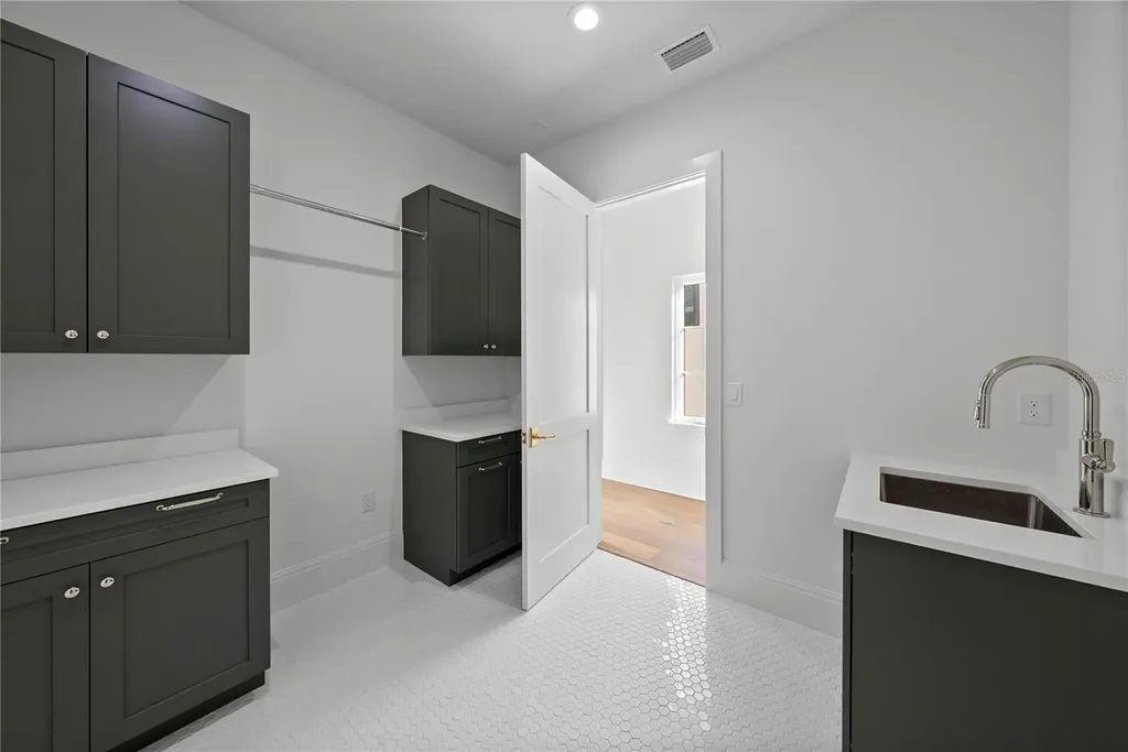 4614 Tennyson Tampa FL 33629