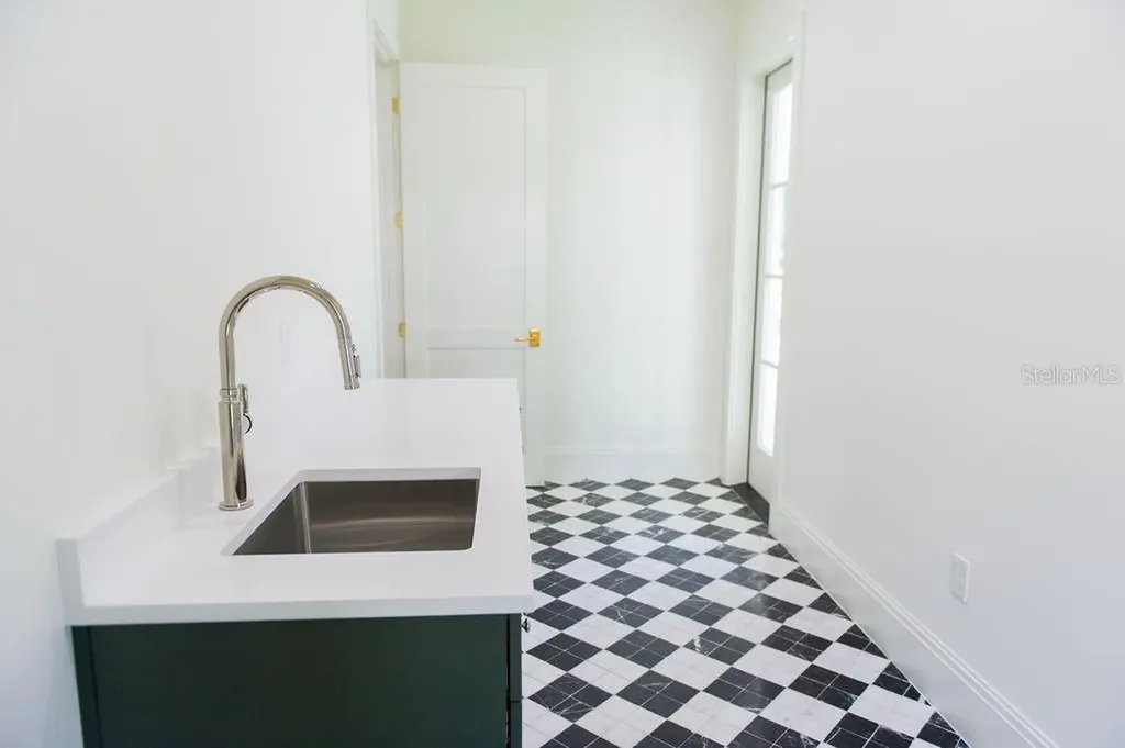 4614 Tennyson Tampa FL 33629