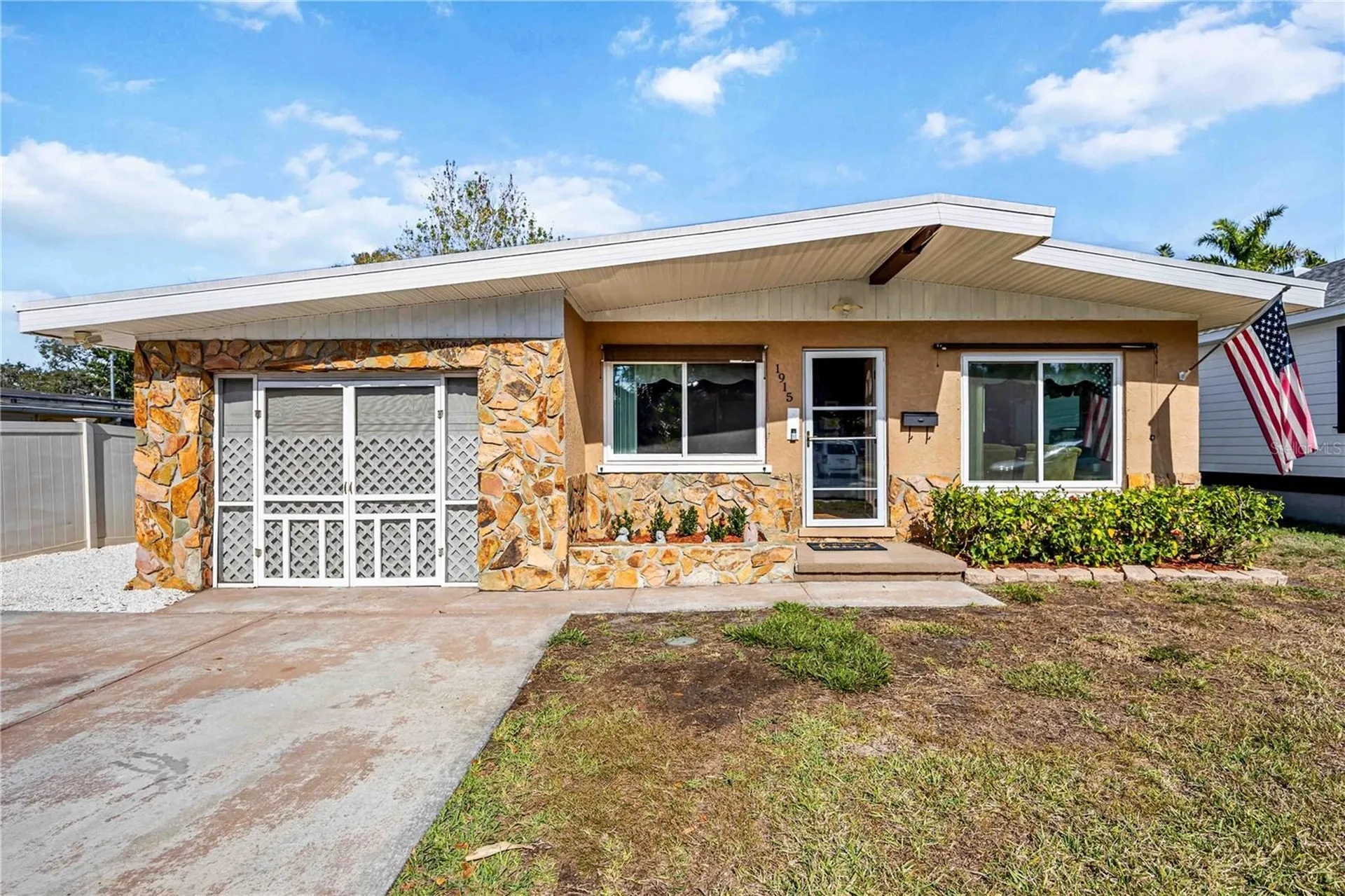 1915 3rd Avenue E Bradenton FL 34208