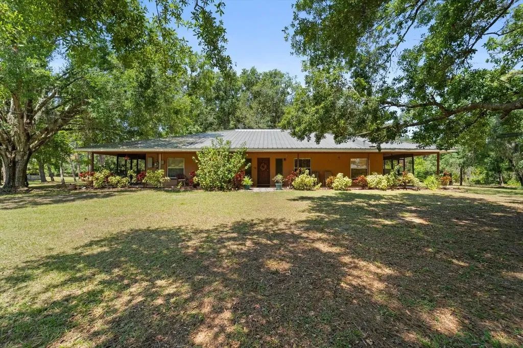 13719 Seminole Trail Wimauma FL 33598