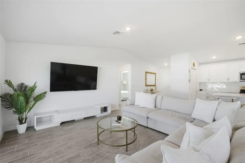 1910 NW 27th Place Cape Coral FL 33993