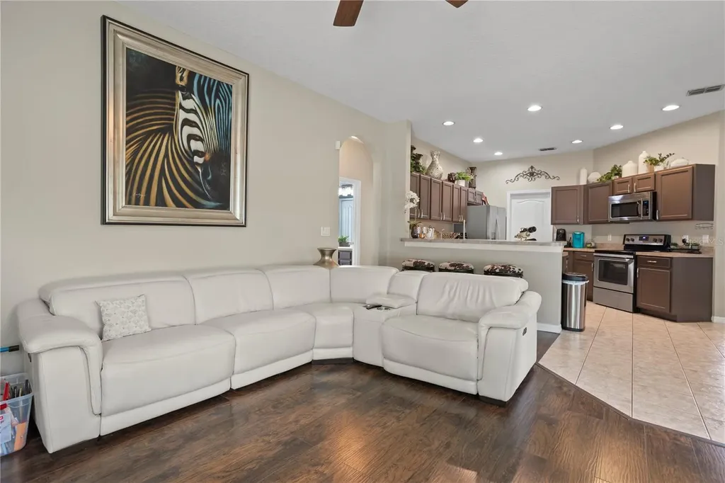 548 Carey Way Orlando FL 32825