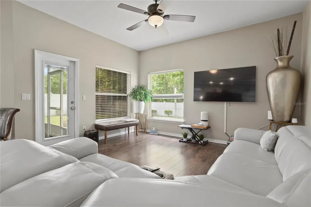 548 Carey Way Orlando FL 32825