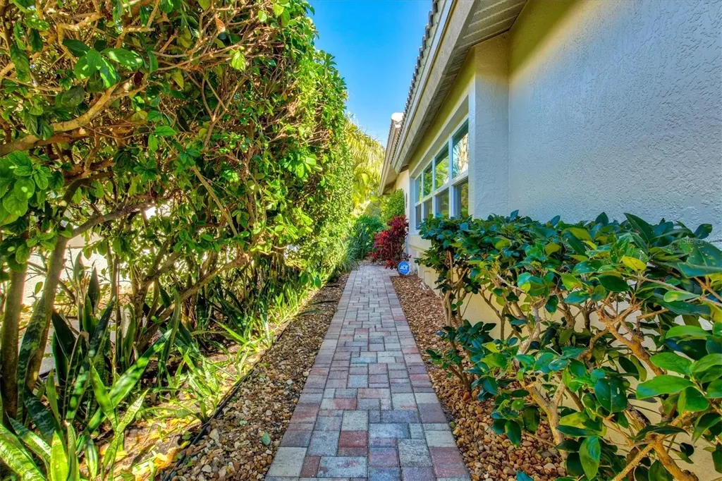 4706 Dundee Drive Bradenton FL 34210