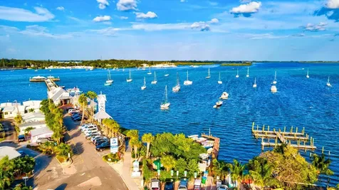 4706 Dundee Drive Bradenton FL 34210