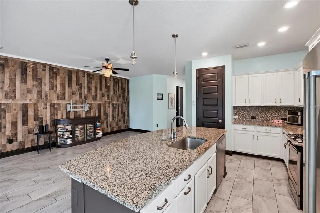 3914 Sunshine Pine Avenue Bradenton FL 34203
