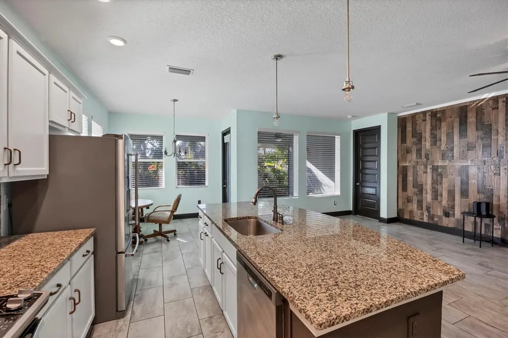 3914 Sunshine Pine Avenue Bradenton FL 34203