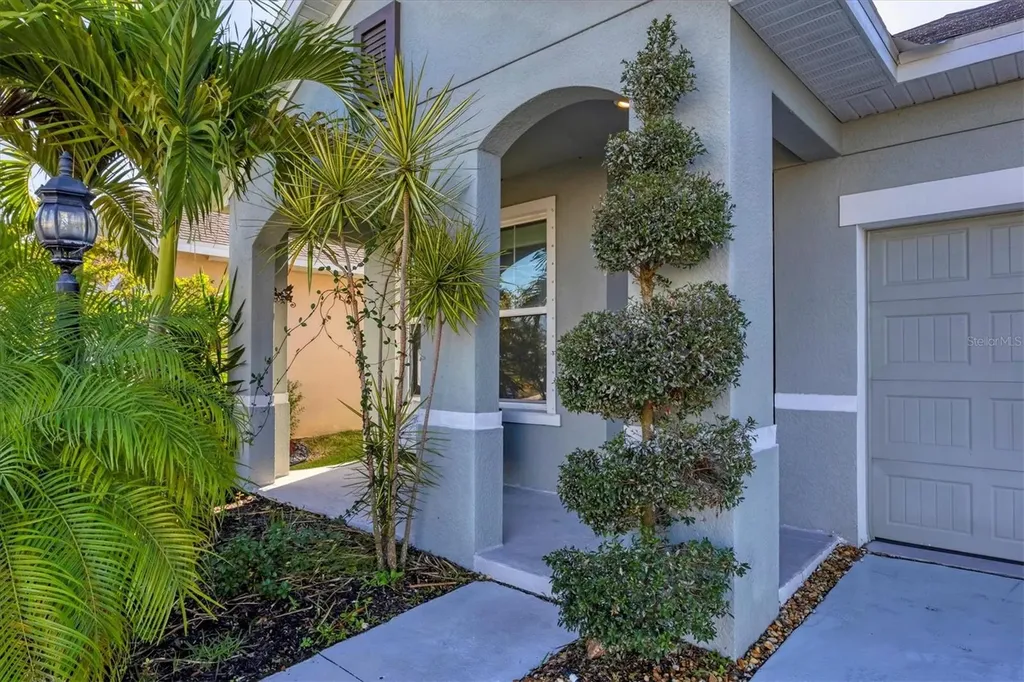 3914 Sunshine Pine Avenue Bradenton FL 34203