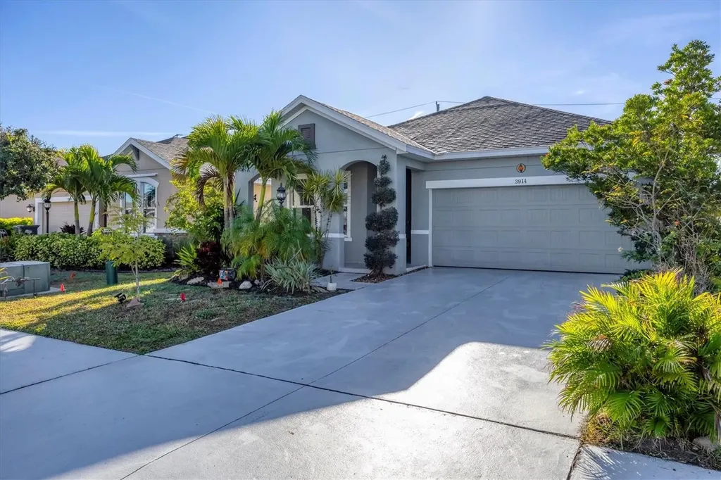 3914 Sunshine Pine Avenue Bradenton FL 34203