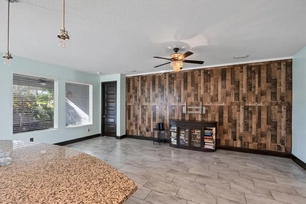 3914 Sunshine Pine Avenue Bradenton FL 34203