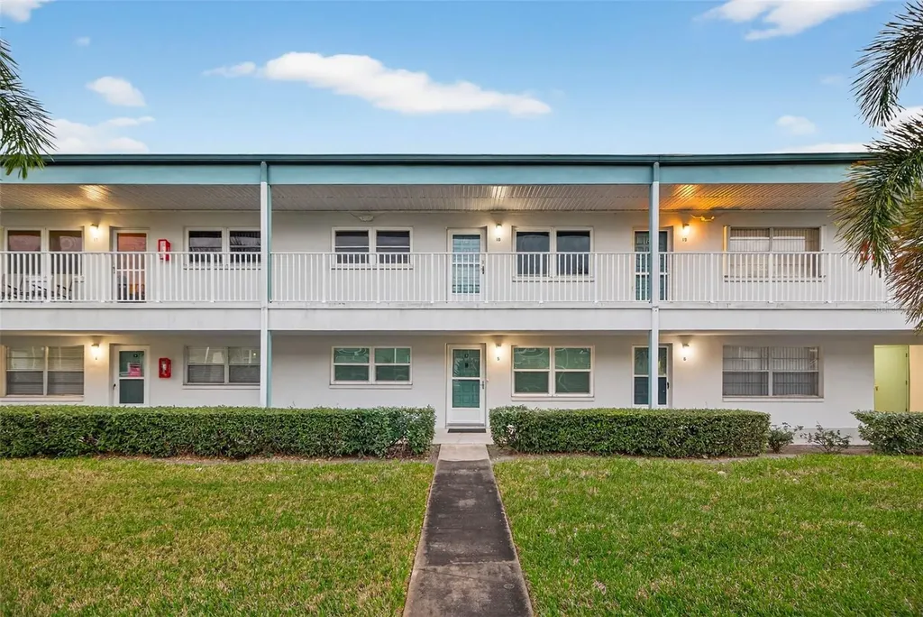 5267 81st Street N St Petersburg FL 33709
