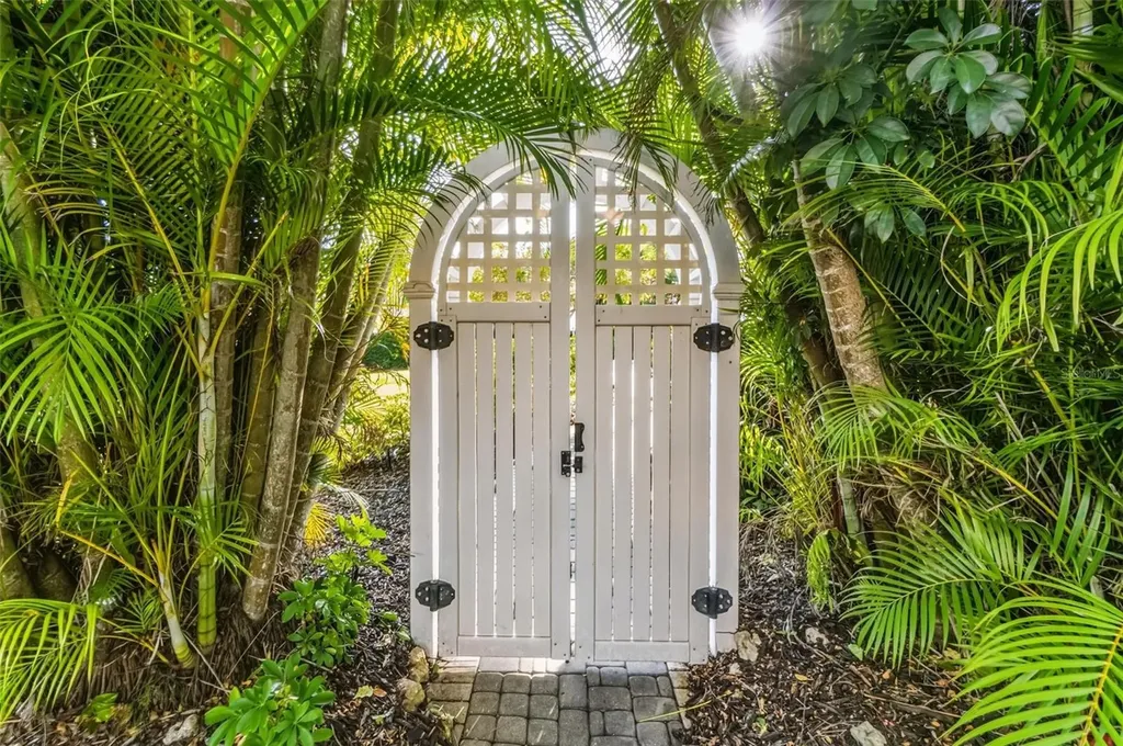 5382 Sandhamn Place Longboat Key FL 34228