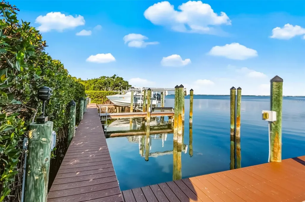 5382 Sandhamn Place Longboat Key FL 34228