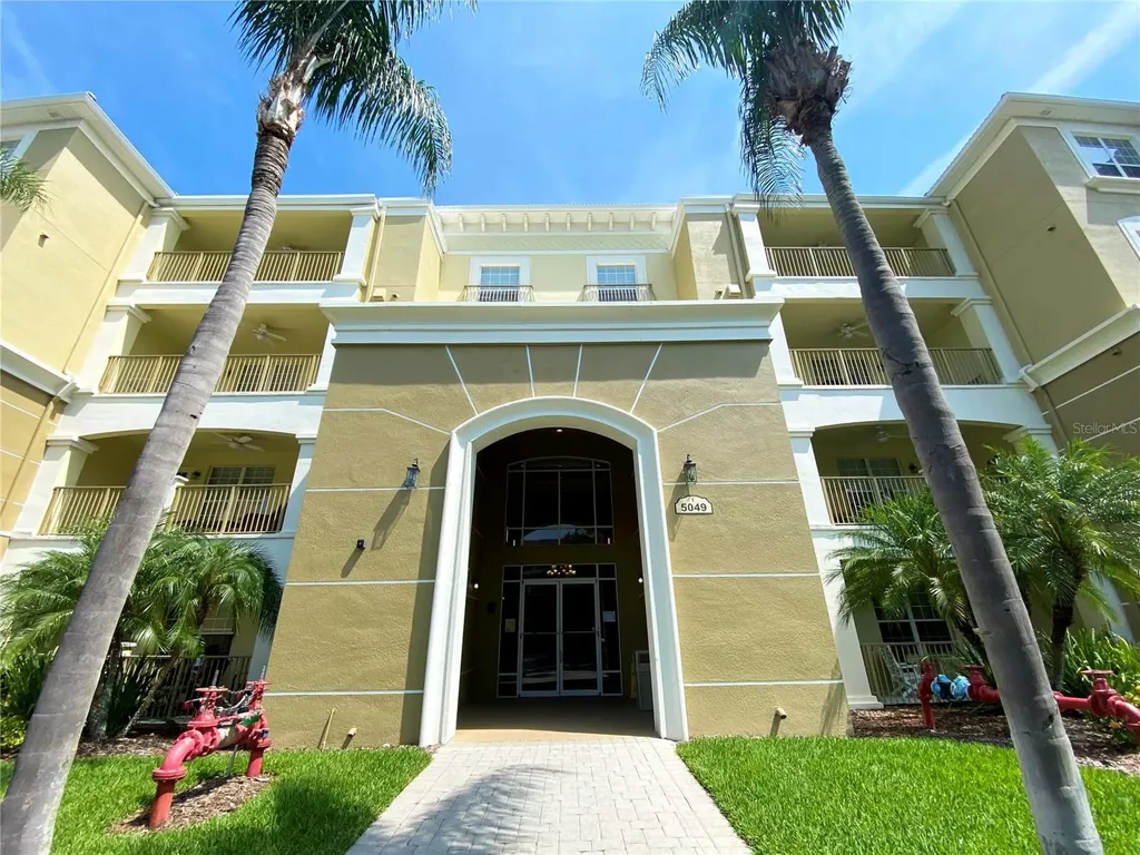 5049 Shoreway Loop Orlando FL 32819