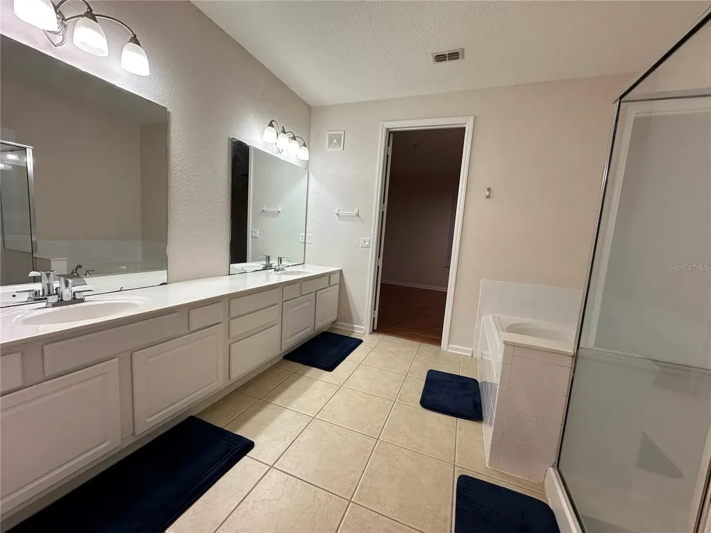 5049 Shoreway Loop Orlando FL 32819