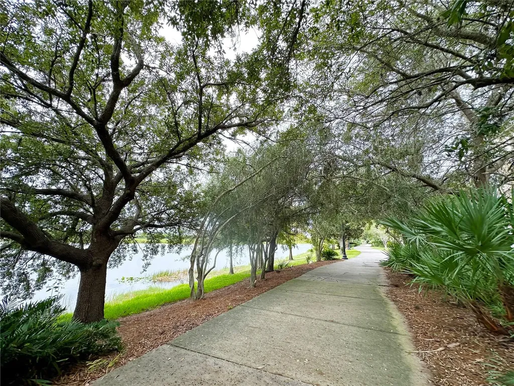 5049 Shoreway Loop Orlando FL 32819