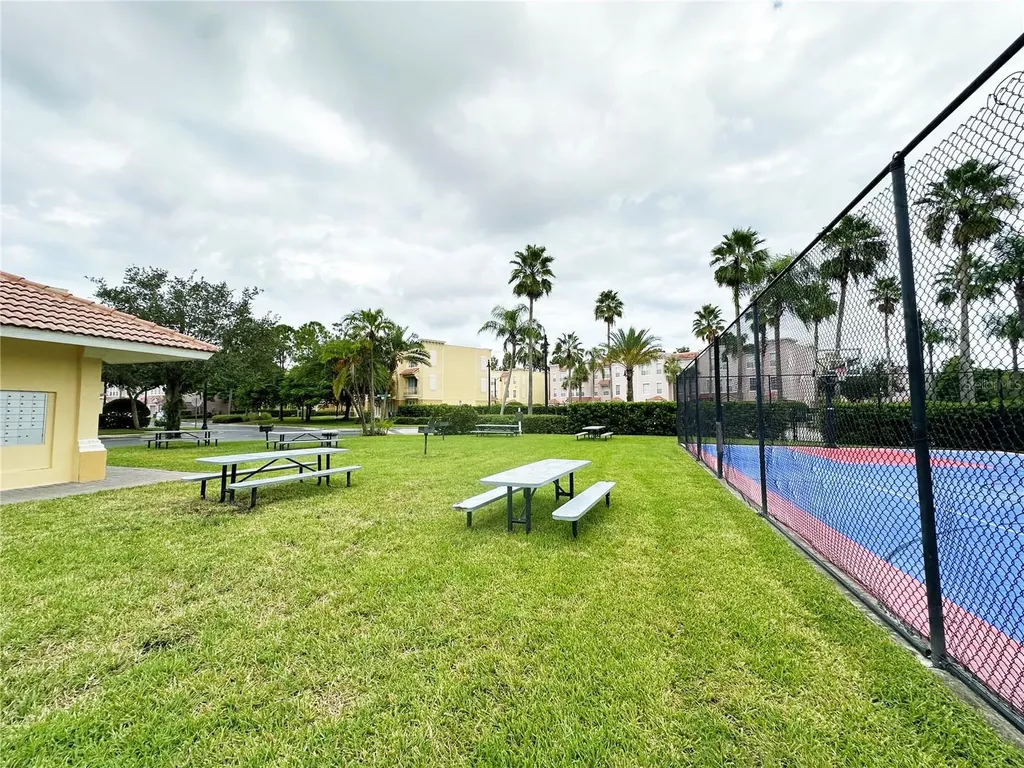 5049 Shoreway Loop Orlando FL 32819