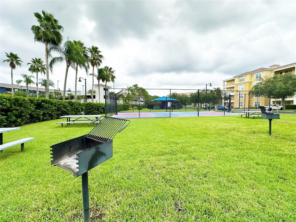 5049 Shoreway Loop Orlando FL 32819