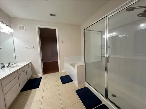 5049 Shoreway Loop Orlando FL 32819