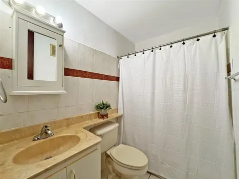 Cond Valles De Torrimar Boulevard Pedro Fullana Virella Guaynabo PR 00966