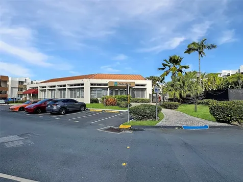 Cond Valles De Torrimar Boulevard Pedro Fullana Virella Guaynabo PR 00966