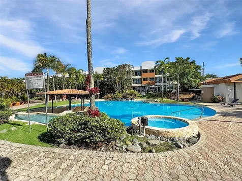 Cond Valles De Torrimar Boulevard Pedro Fullana Virella Guaynabo PR 00966