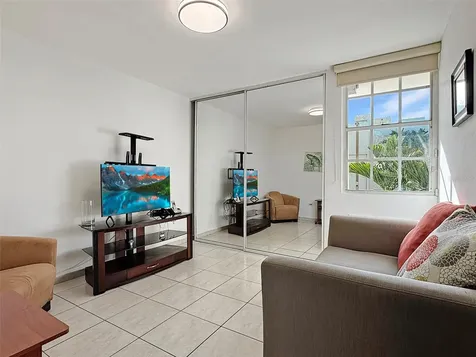 Cond Valles De Torrimar Boulevard Pedro Fullana Virella Guaynabo PR 00966