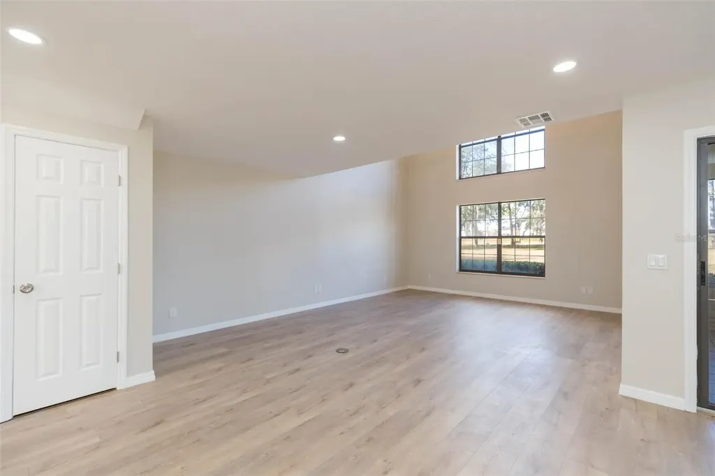 6545 Brentwood Drive Zephyrhills FL 33542