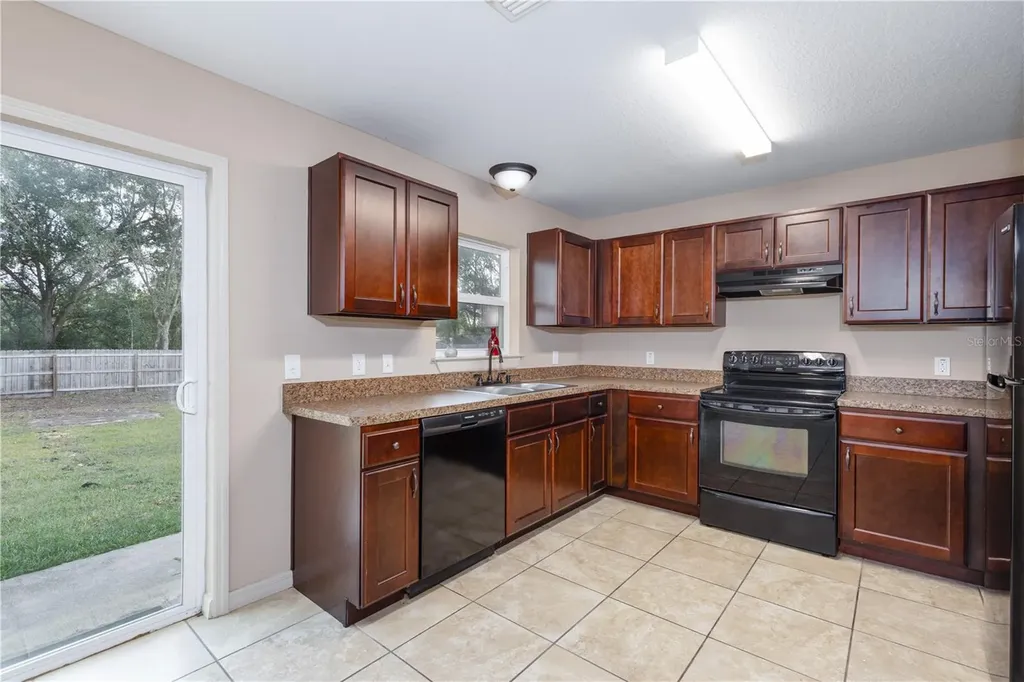 5 Malauka Radial Circle Ocklawaha FL 32179