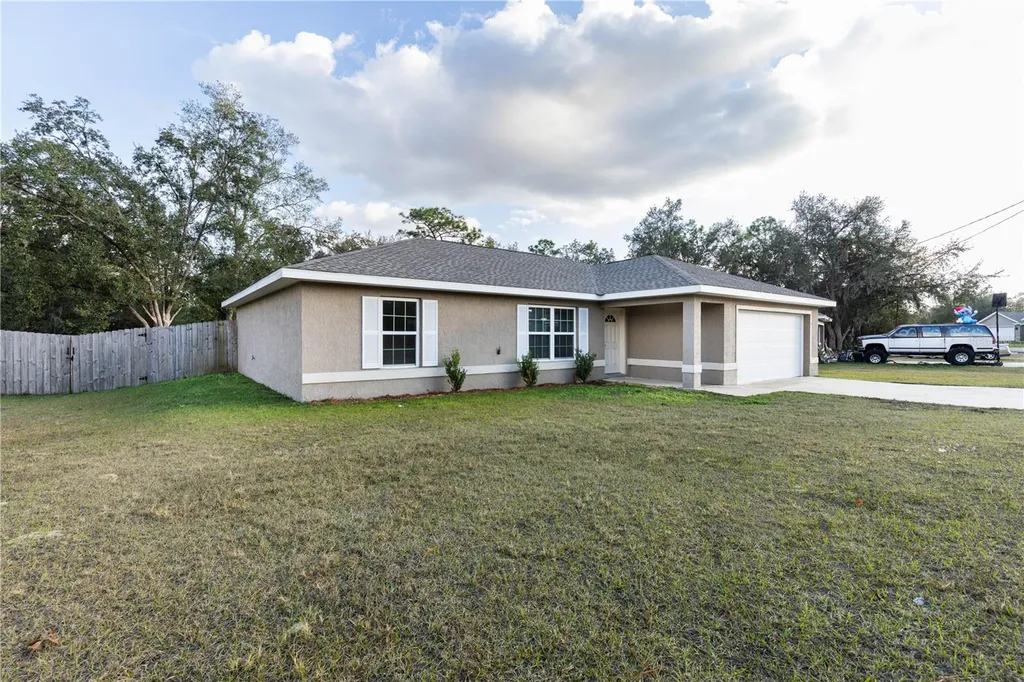 5 Malauka Radial Circle Ocklawaha FL 32179