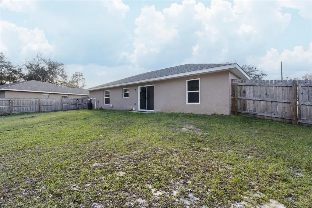5 Malauka Radial Circle Ocklawaha FL 32179