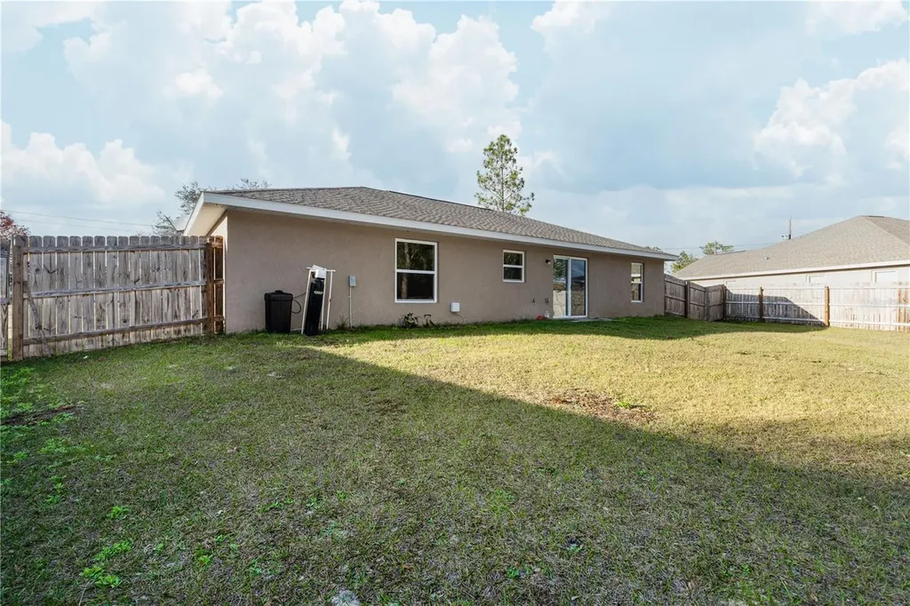 5 Malauka Radial Circle Ocklawaha FL 32179