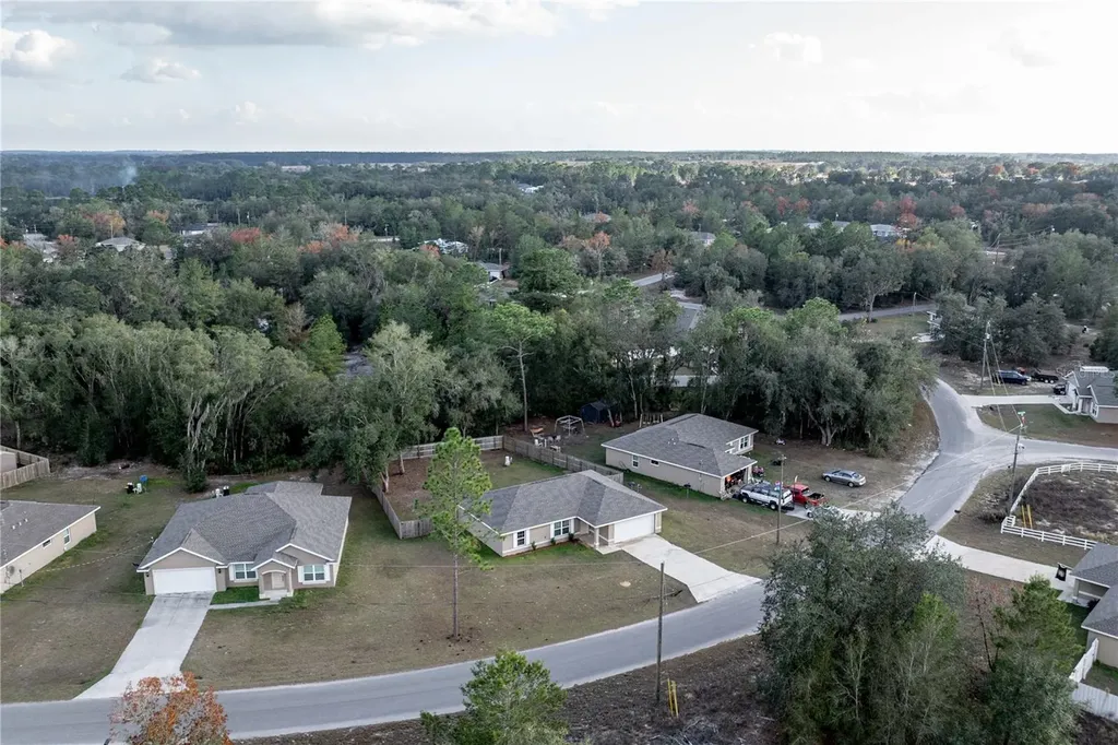 5 Malauka Radial Circle Ocklawaha FL 32179