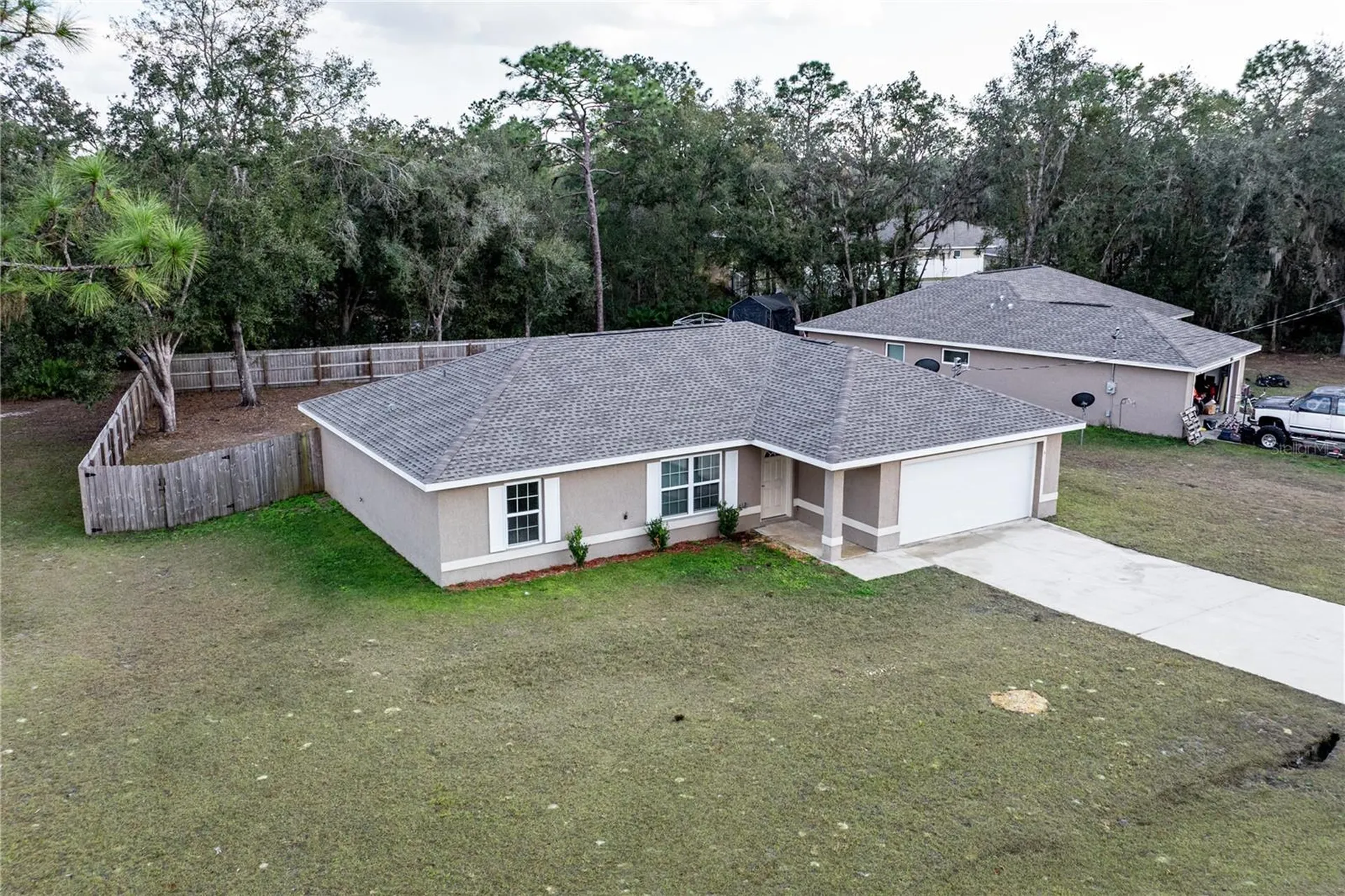 5 Malauka Radial Circle Ocklawaha FL 32179