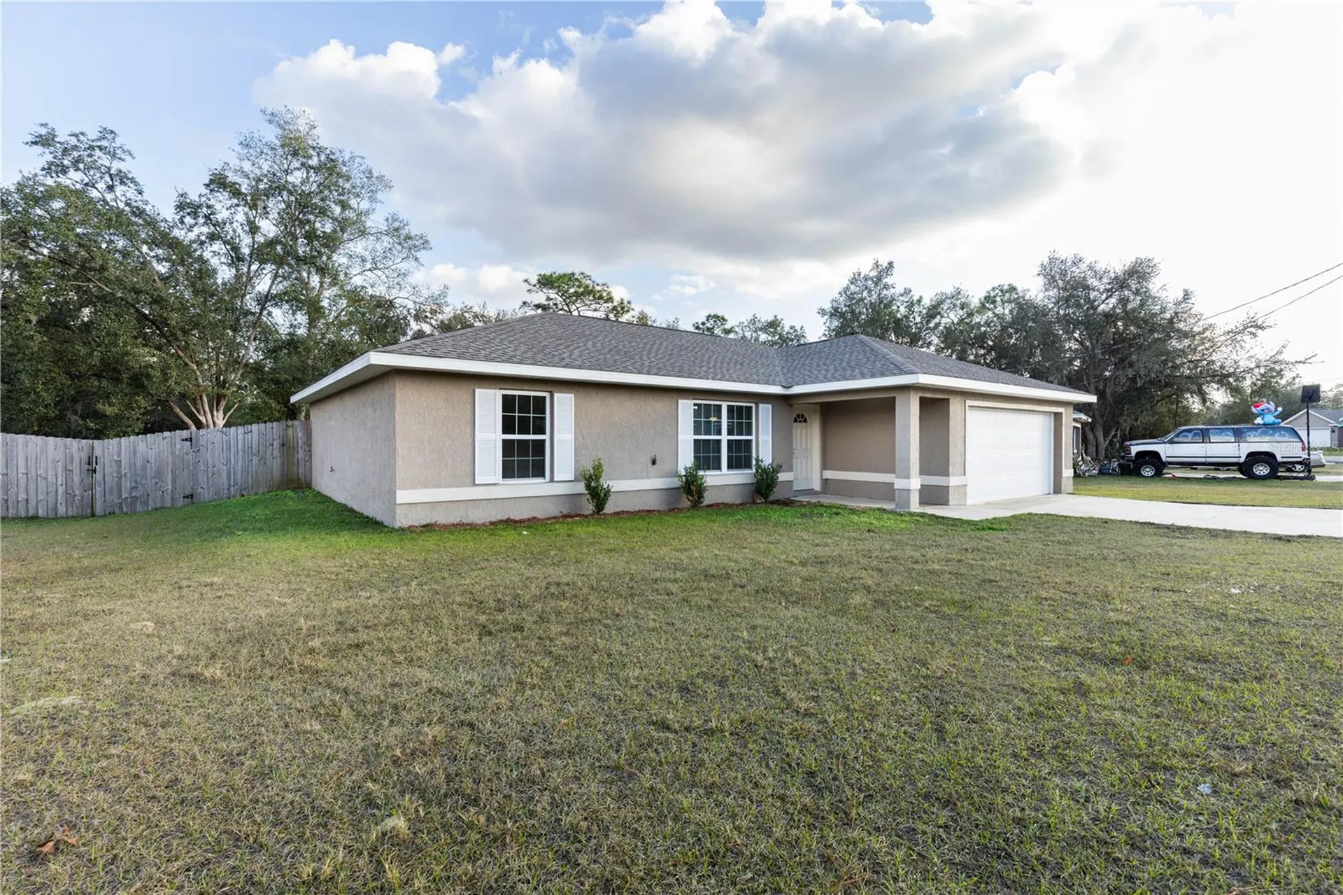 5 Malauka Radial Circle Ocklawaha FL 32179