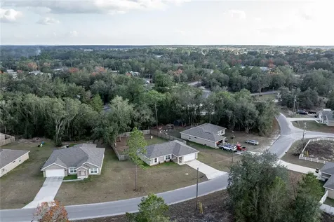 5 Malauka Radial Circle Ocklawaha FL 32179