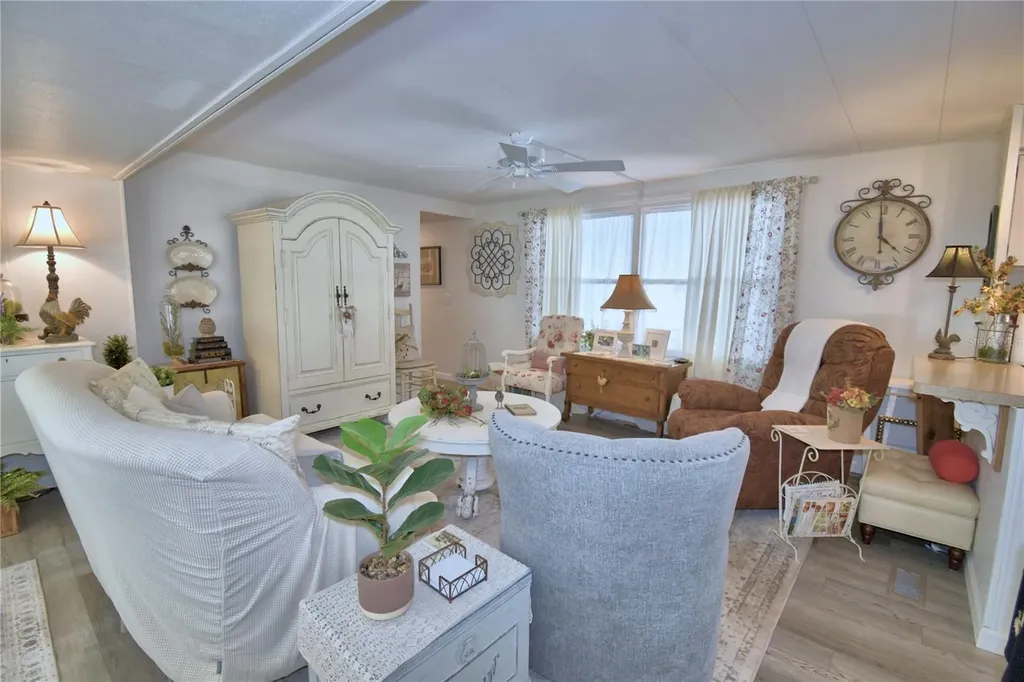 141 Paradise Lane Auburndale FL 33823
