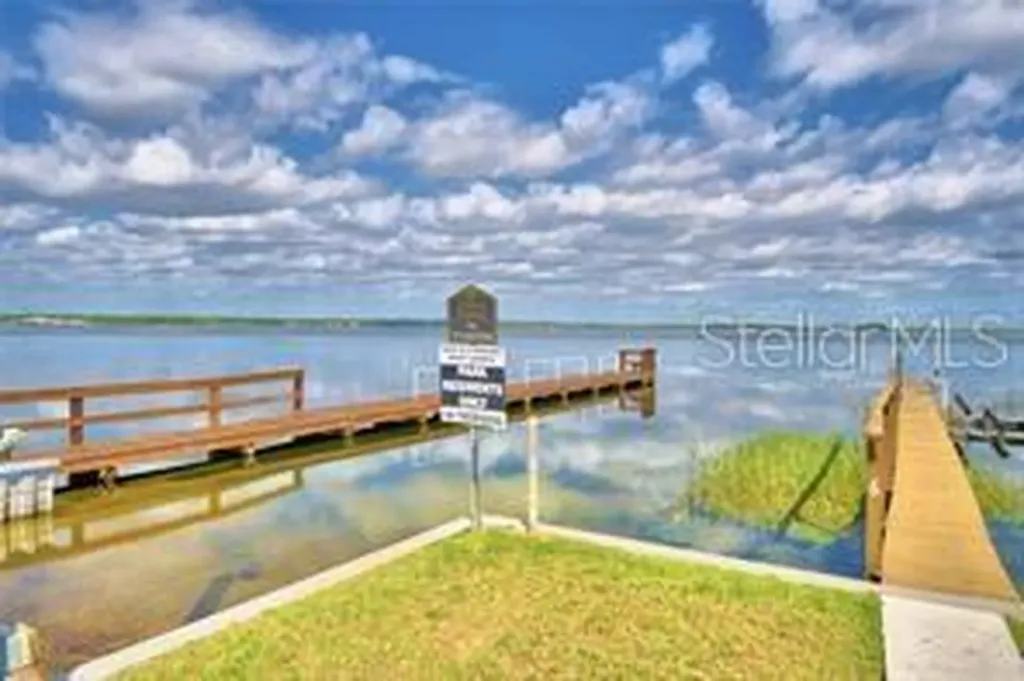 141 Paradise Lane Auburndale FL 33823