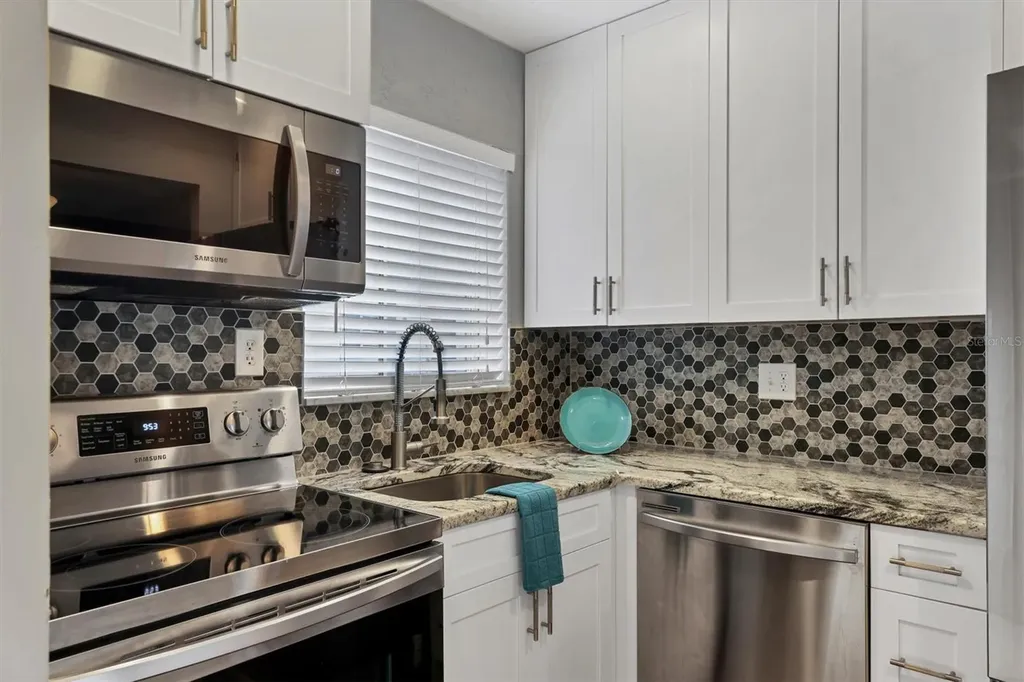 1714 69th Avenue W Bradenton FL 34207