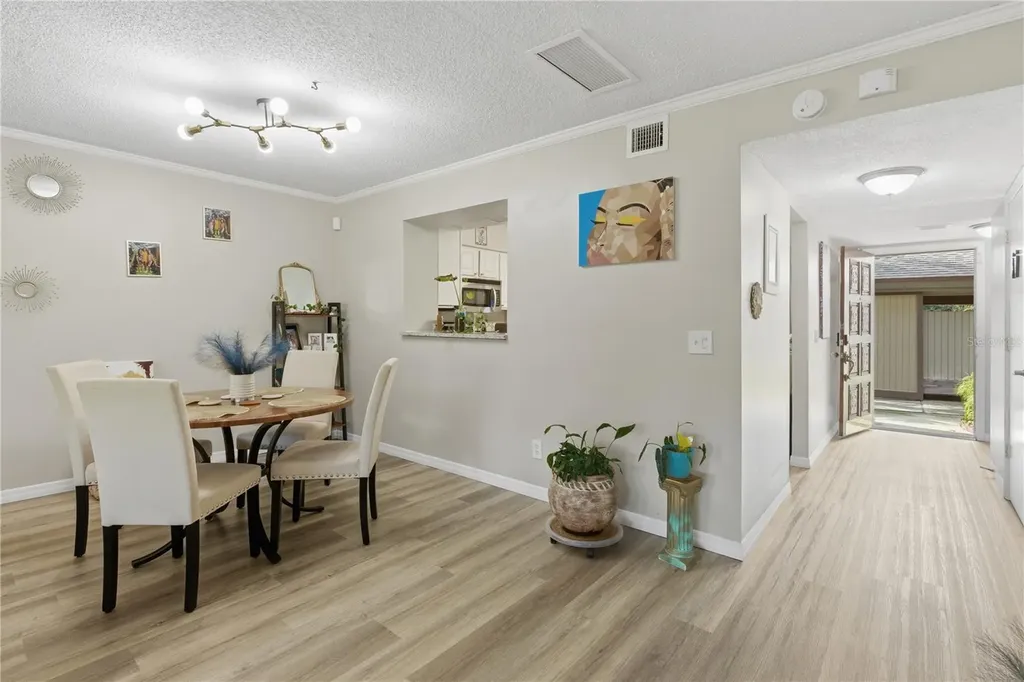654 Lake Villas Drive Altamonte Springs FL 32701
